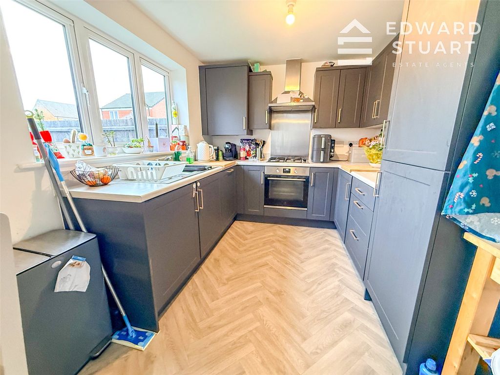 Property photo 3 of 12 Picture No. 11