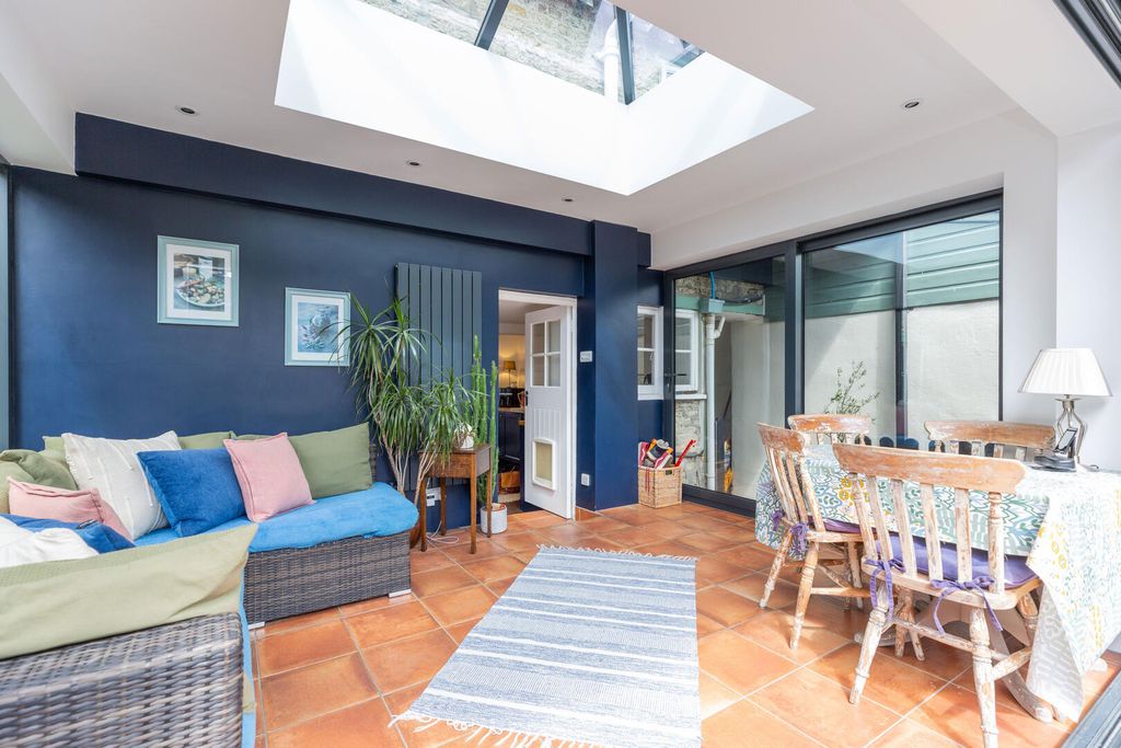 Property photo 3 of 16 Conservatory