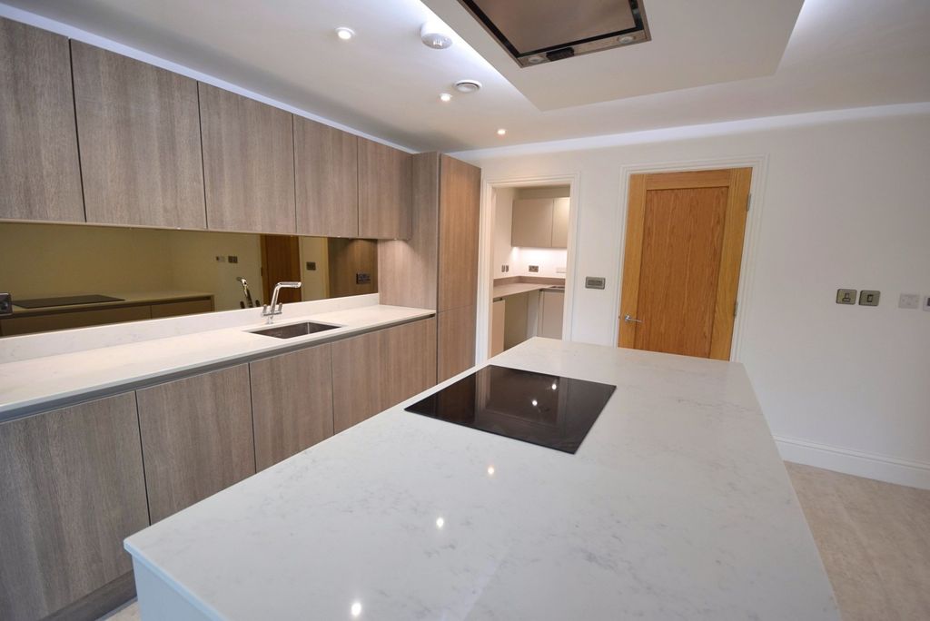 Property photo 3 of 7 Kitchen