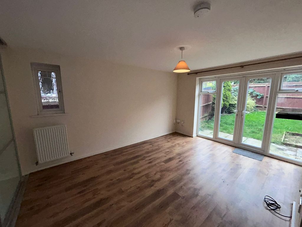 Property photo 3 of 12 Lounge