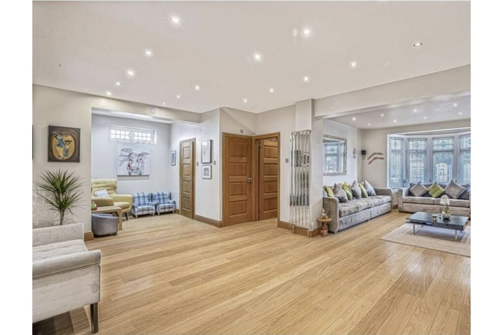 Property photo 1 of 35 Open Plan Living