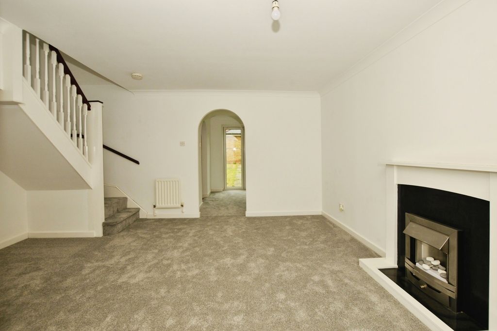 Property photo 2 of 16 Lounge