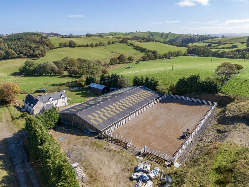 Property photo 3 of 19 Menage