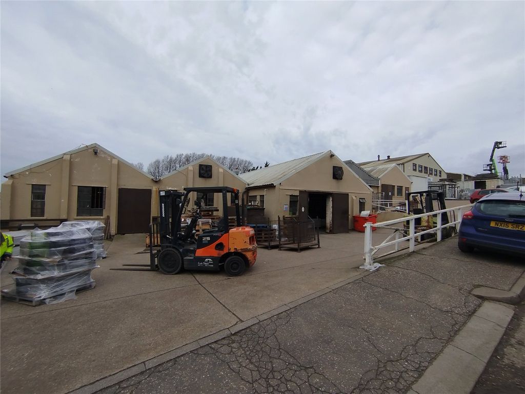 Property photo 1 of 24 Picture No. 05