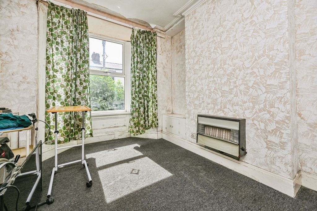 Property photo 2 of 14 Pbox-Img.Jpg