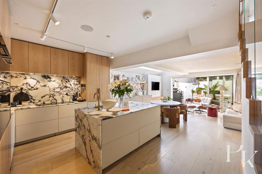 Property photo 2 of 41 Living Room