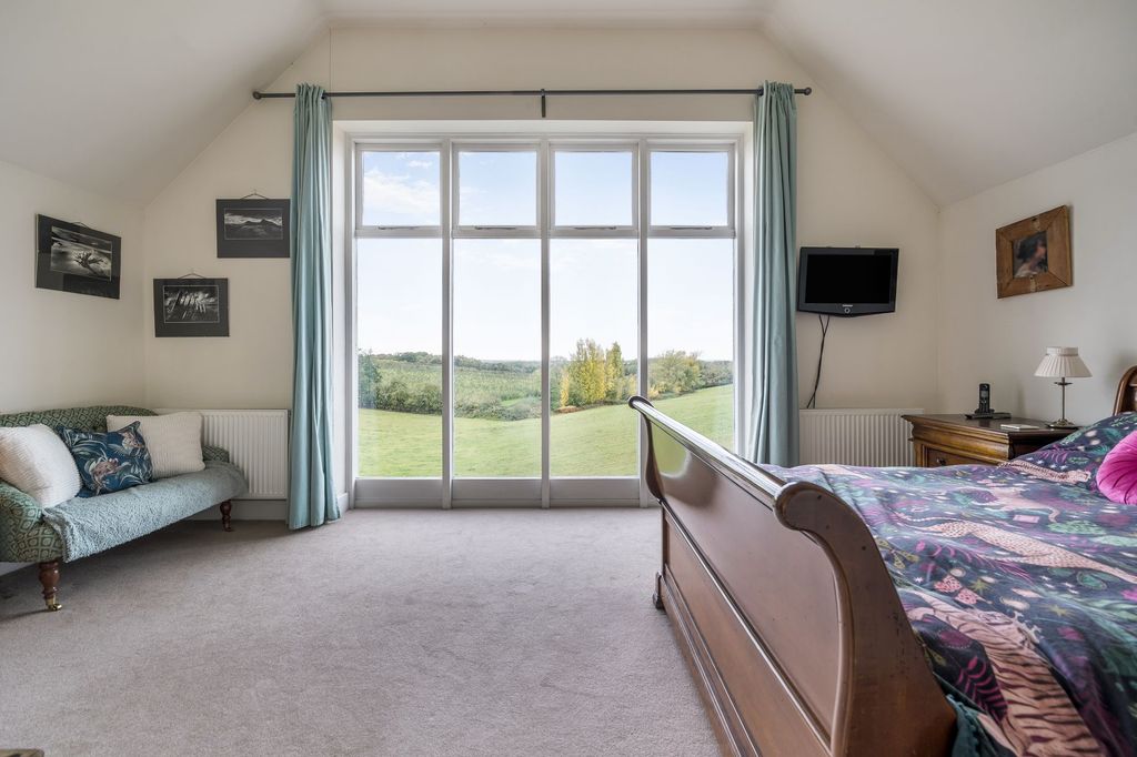 Property photo 3 of 53 Bedroom One (3)