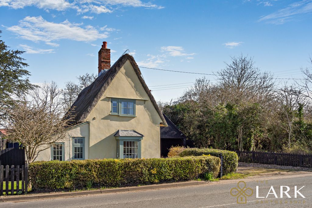 Property photo 1 of 20 8682638-Exteriorwm03-800