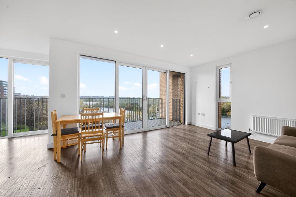 Property photo 3 of 17