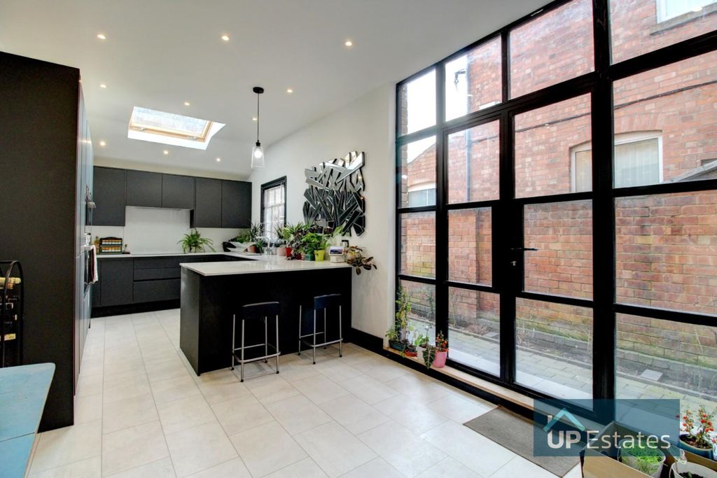 Property photo 2 of 30