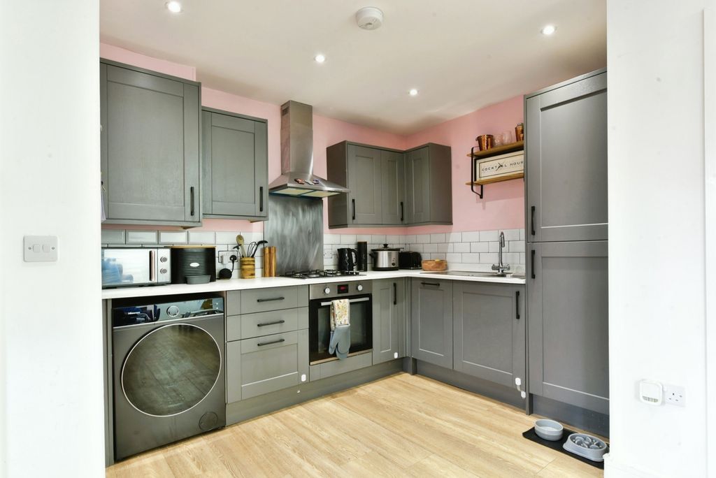 Property photo 3 of 12 Pbox-Img.Jpg