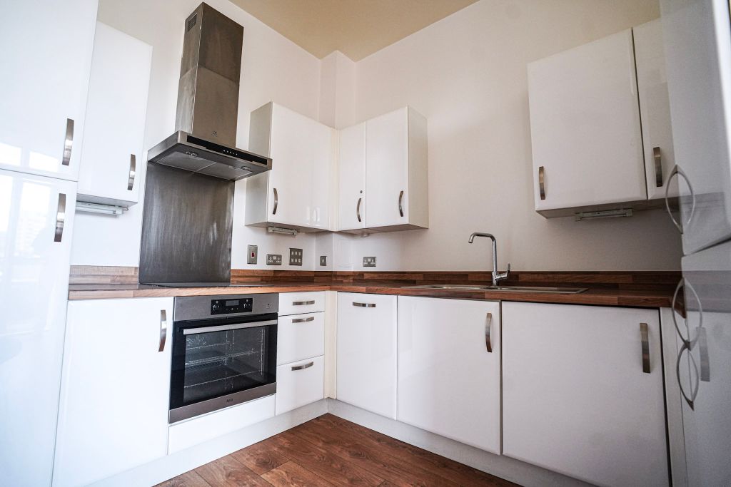 Property photo 3 of 12 Lavington Mansions (5).Jpg