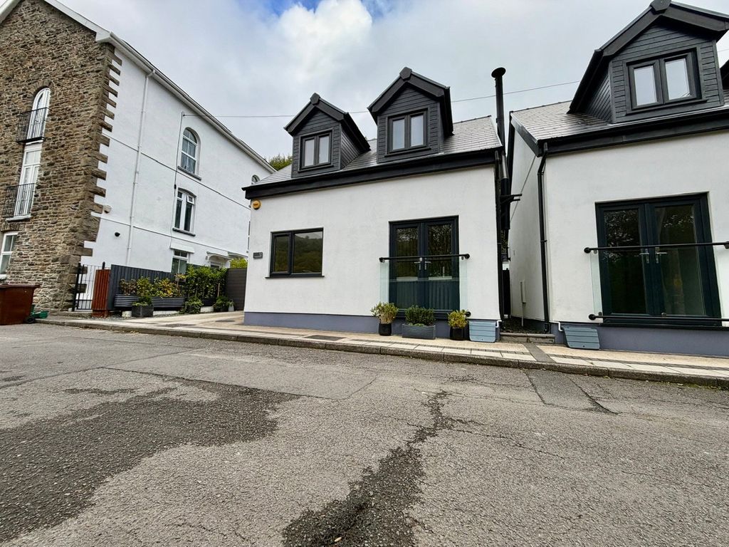 Property photo 1 of 51