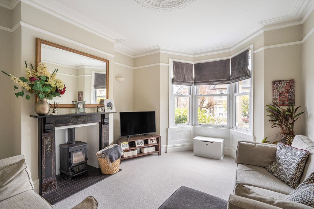 Property photo 3 of 21 Image