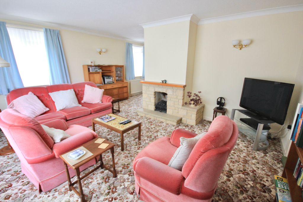Property photo 2 of 25