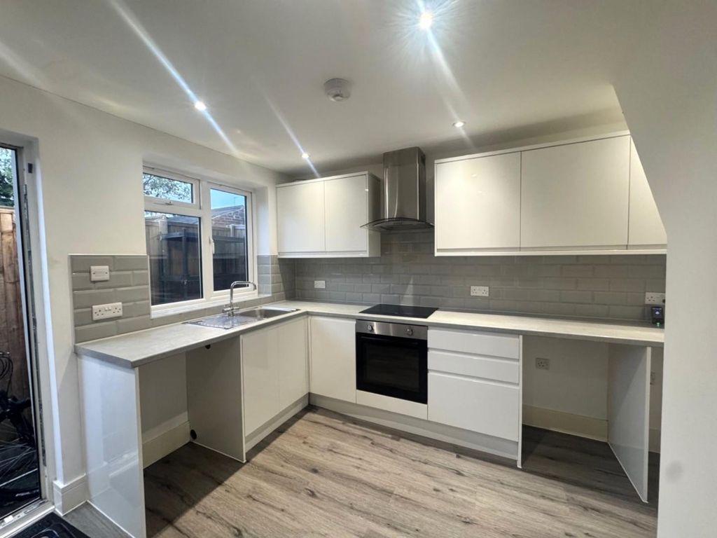 Property photo 3 of 8 Kitchen 1.Jpg