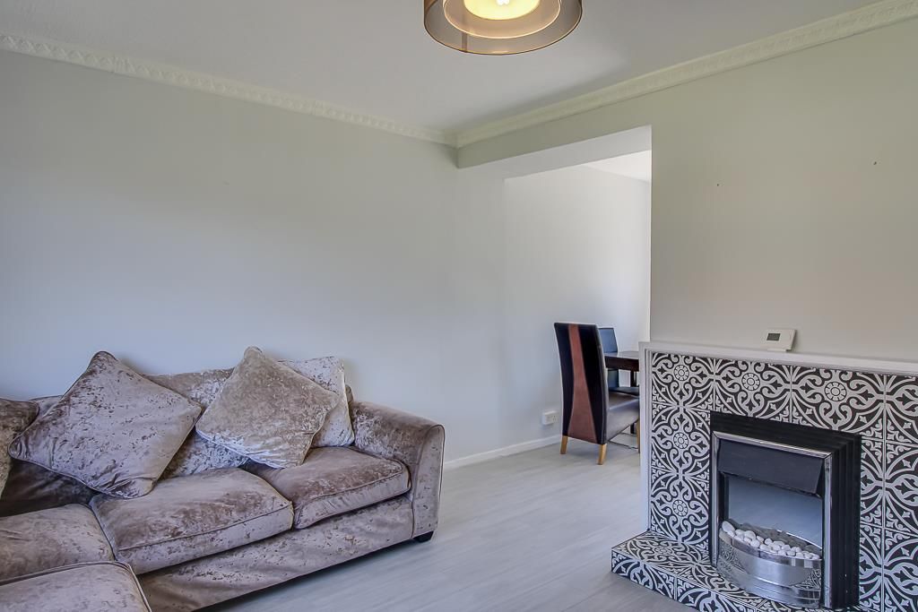 Property photo 3 of 19 Lounge