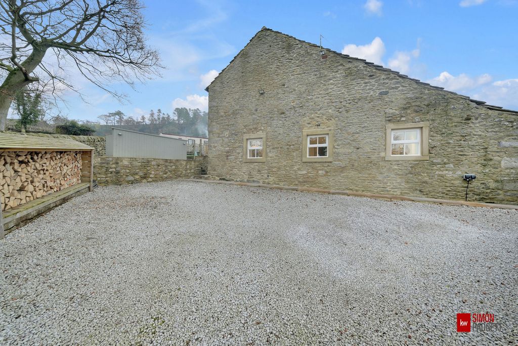 Property photo 3 of 45