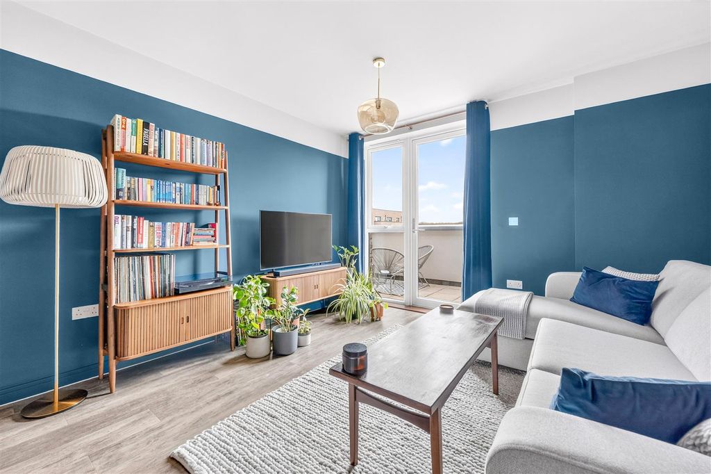 Property photo 2 of 18 13