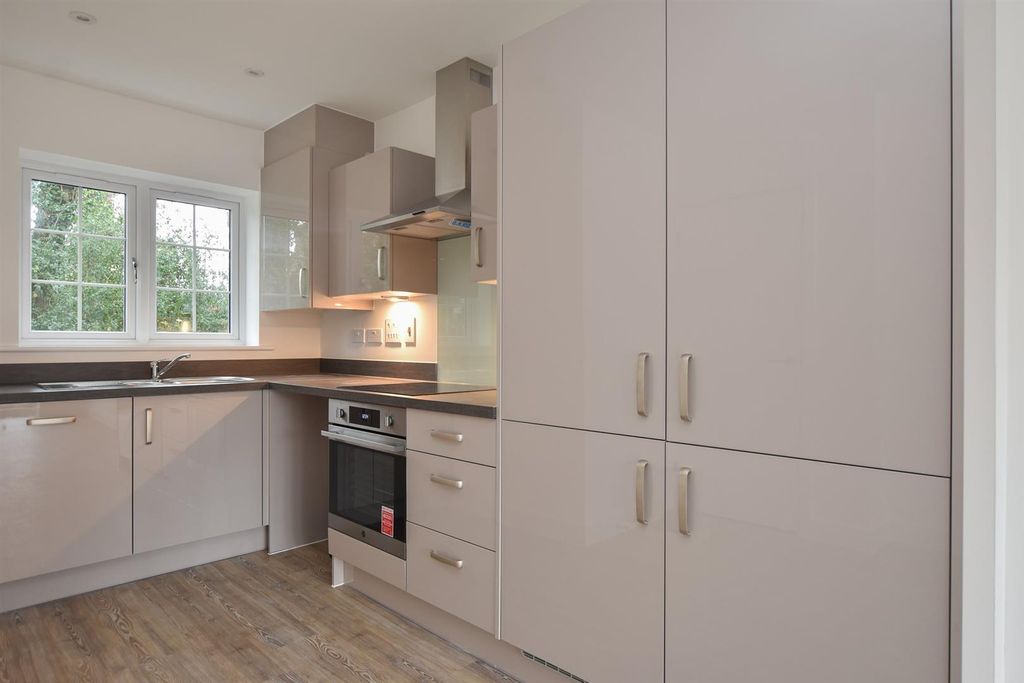Property photo 3 of 15 Kitchen