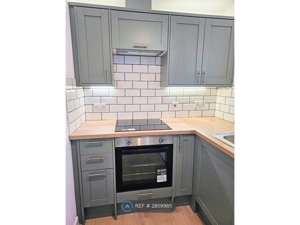 Property photo 3 of 10 Kitchen