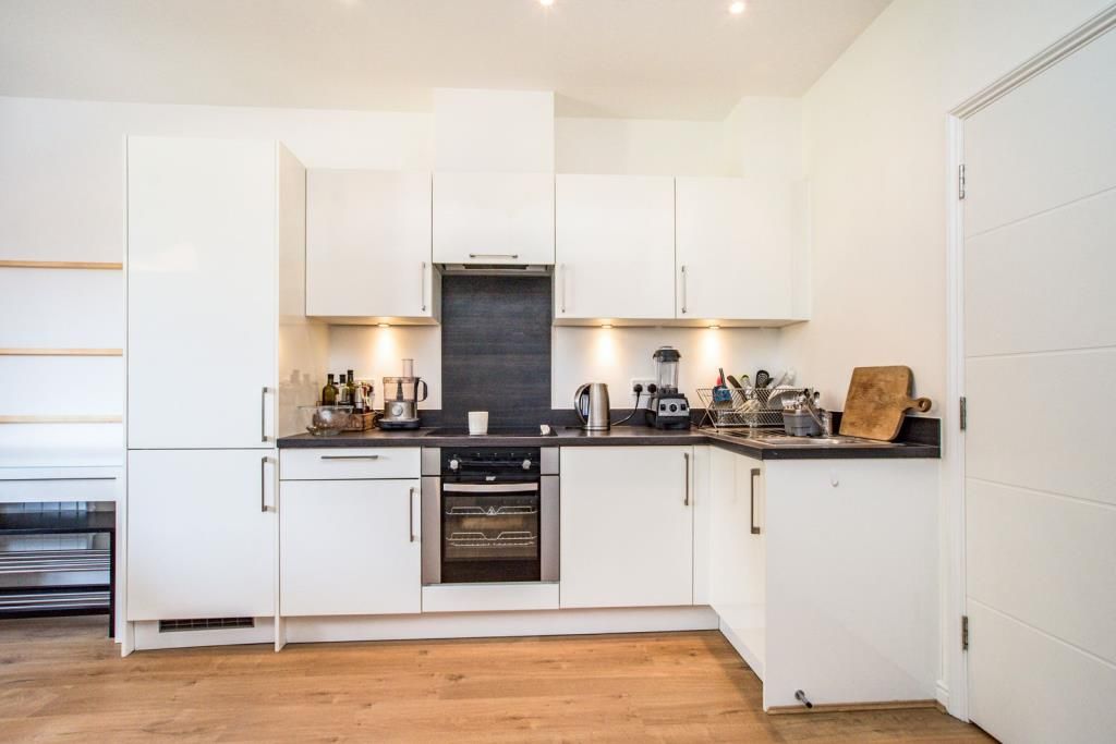 Property photo 3 of 11 Kitchen