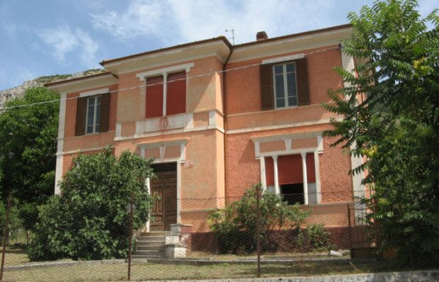 Property photo 1 of 20