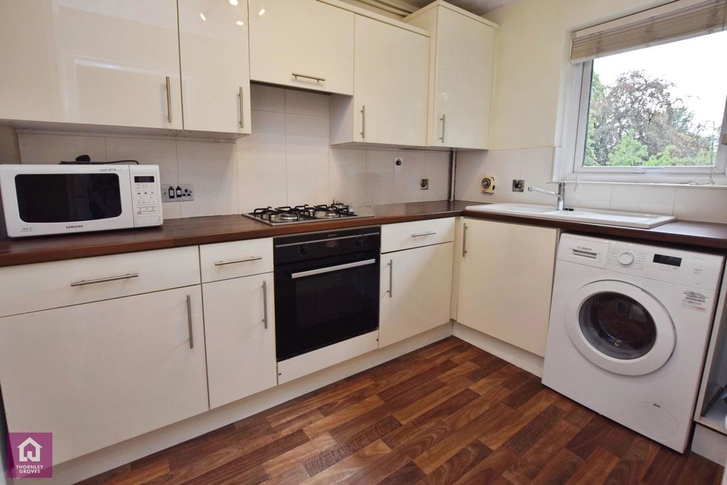 Property photo 3 of 7 Kitchen