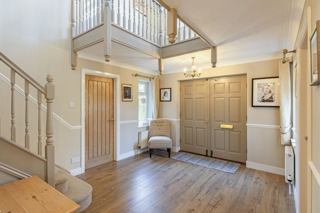 Property photo 2 of 19 Entrance Hall
