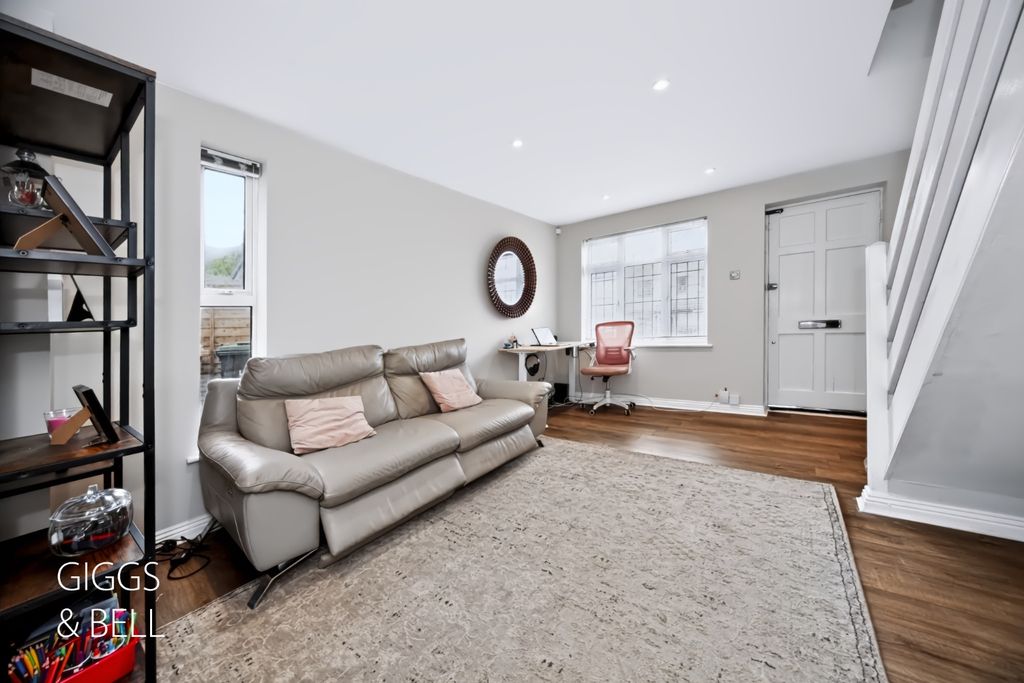 Property photo 3 of 18 5550982