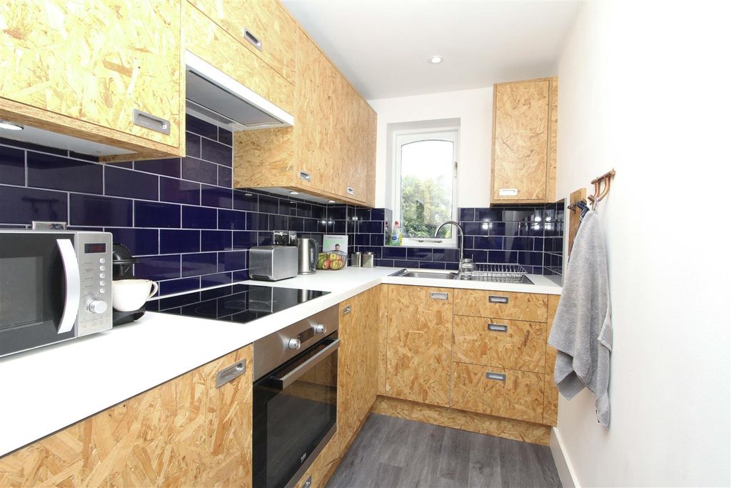 Property photo 3 of 9 Kitchen