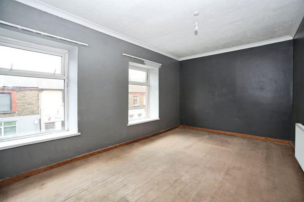 Property photo 2 of 25