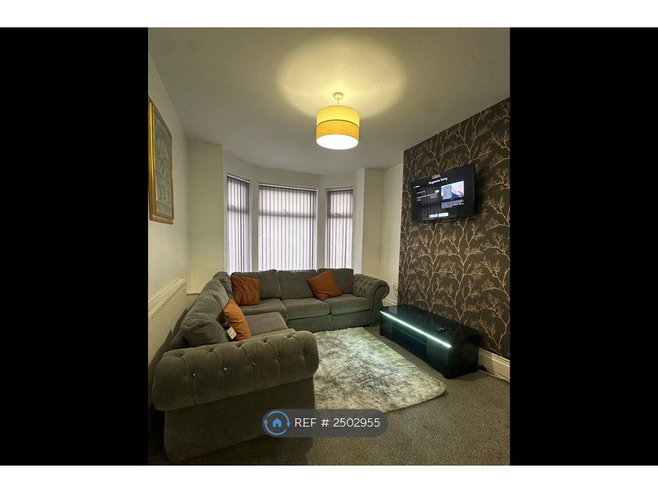 Property photo 1 of 10 Lounge