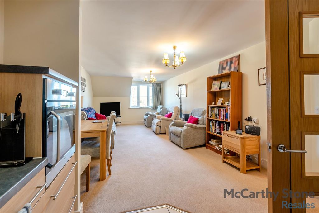 Property photo 3 of 24 8683604-Interior04.Jpg