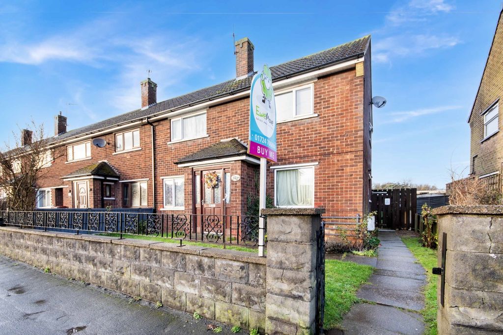 Property photo 1 of 12 Estate Agents Ewemove Scunthorpe - Front Aspect