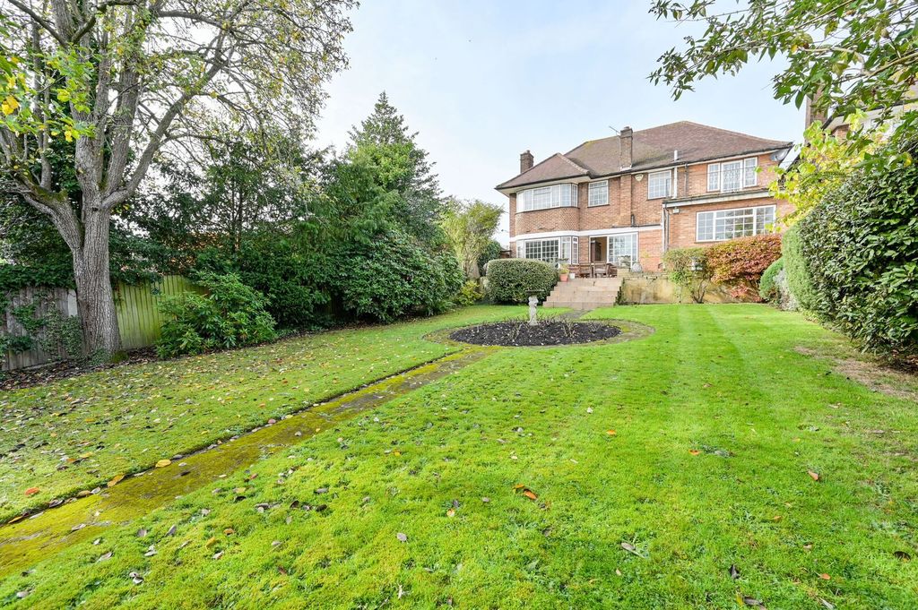 Property photo 1 of 23