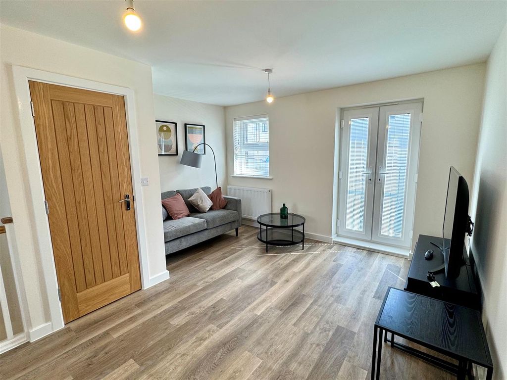 Property photo 3 of 12 1 River Court Lounge Area