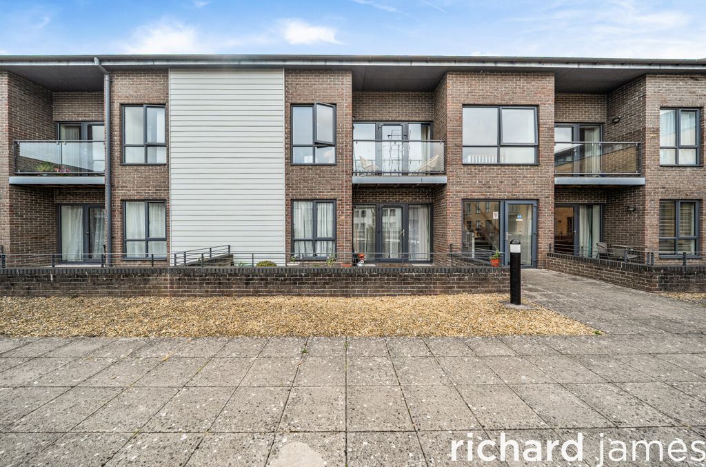 Property photo 1 of 12 1Cad99Eef1Ea45c5Bf9c78132d04c432