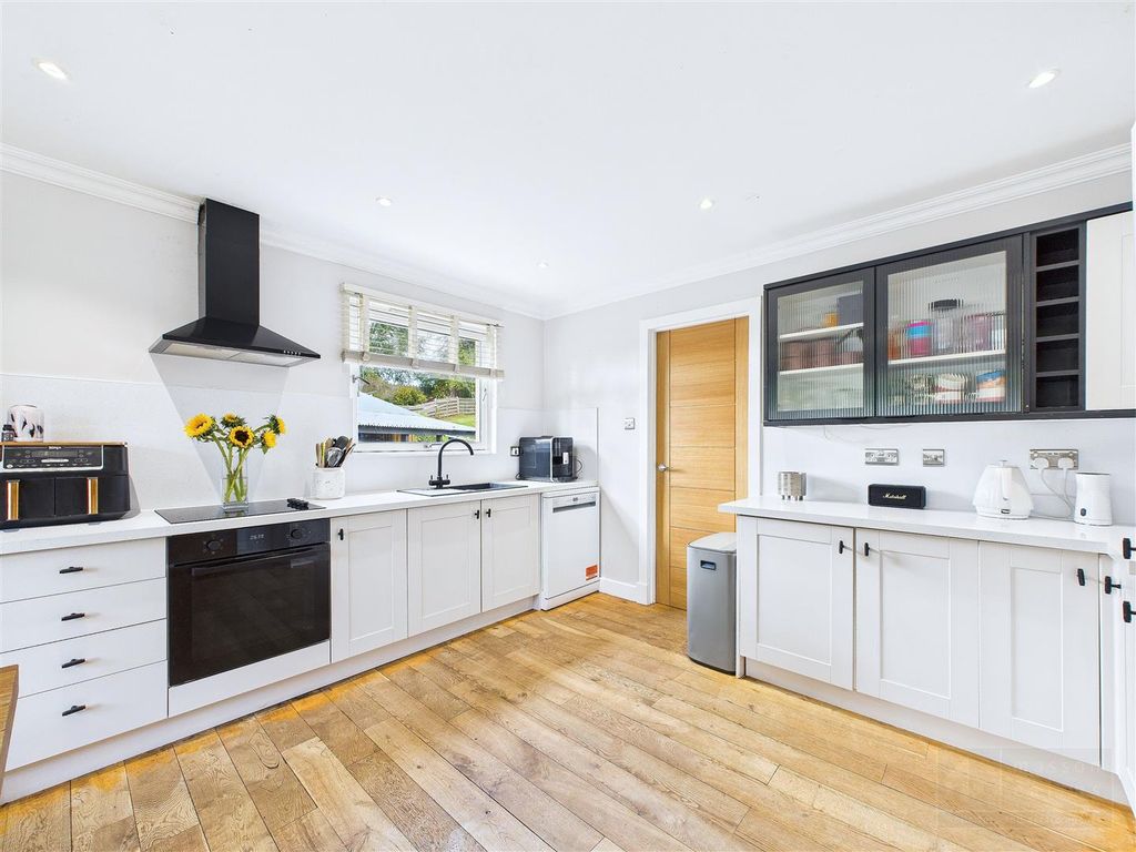 Property photo 2 of 25 Kitchen