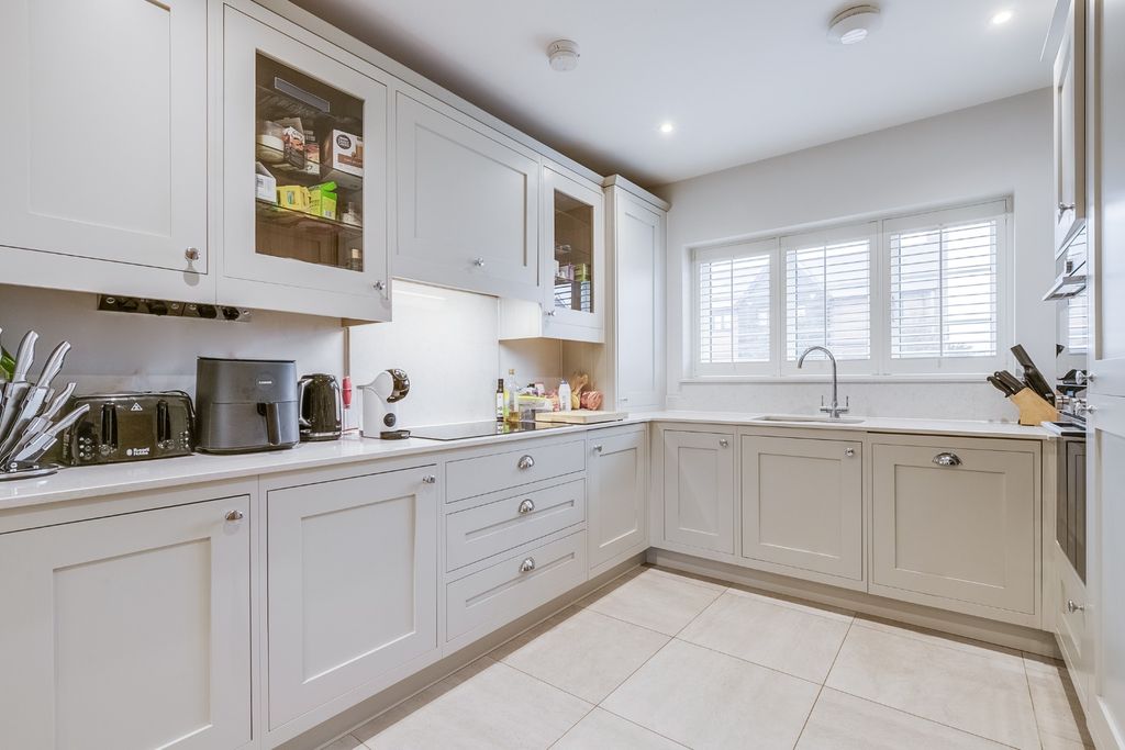 Property photo 2 of 23 4514041