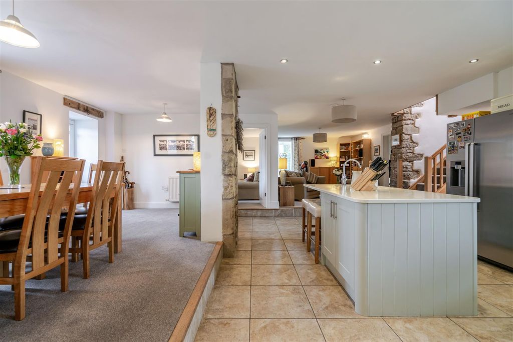 Property photo 2 of 33 Dsc04568 Copy.Jpg