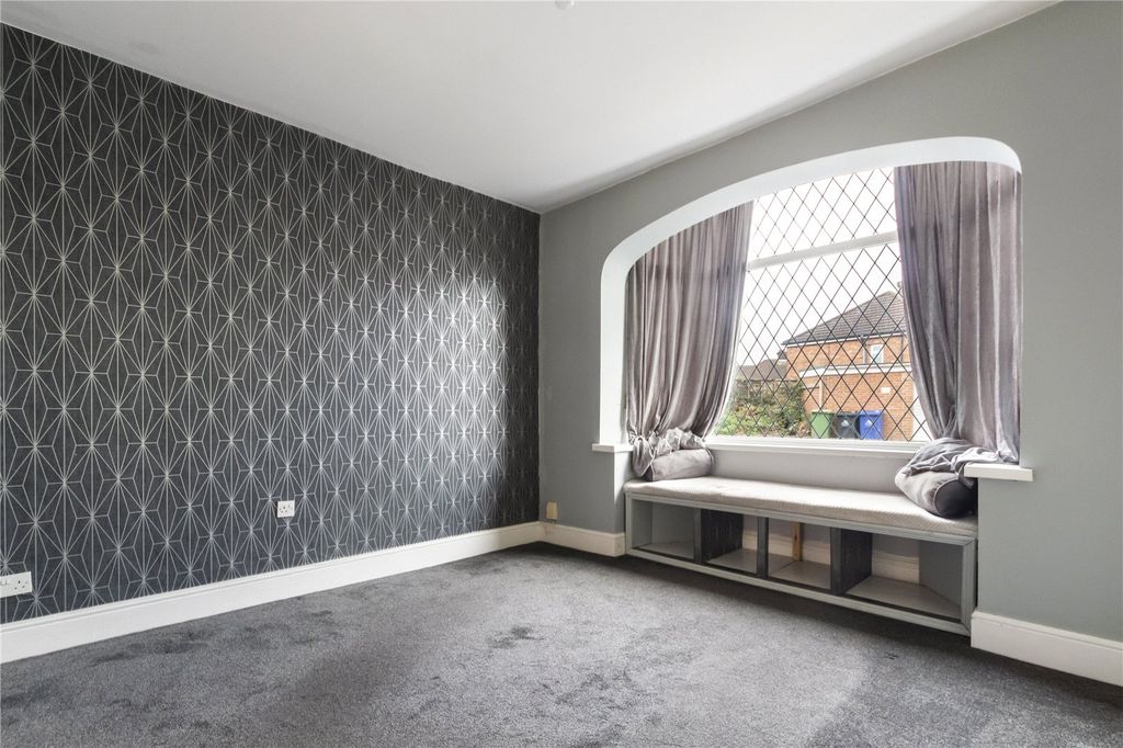 Property photo 2 of 13 Lounge