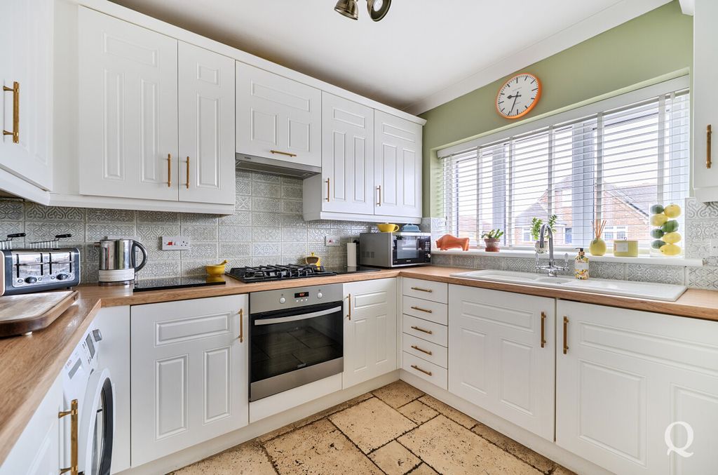 Property photo 2 of 26 E88Fe2Aa-24A1-42B...
