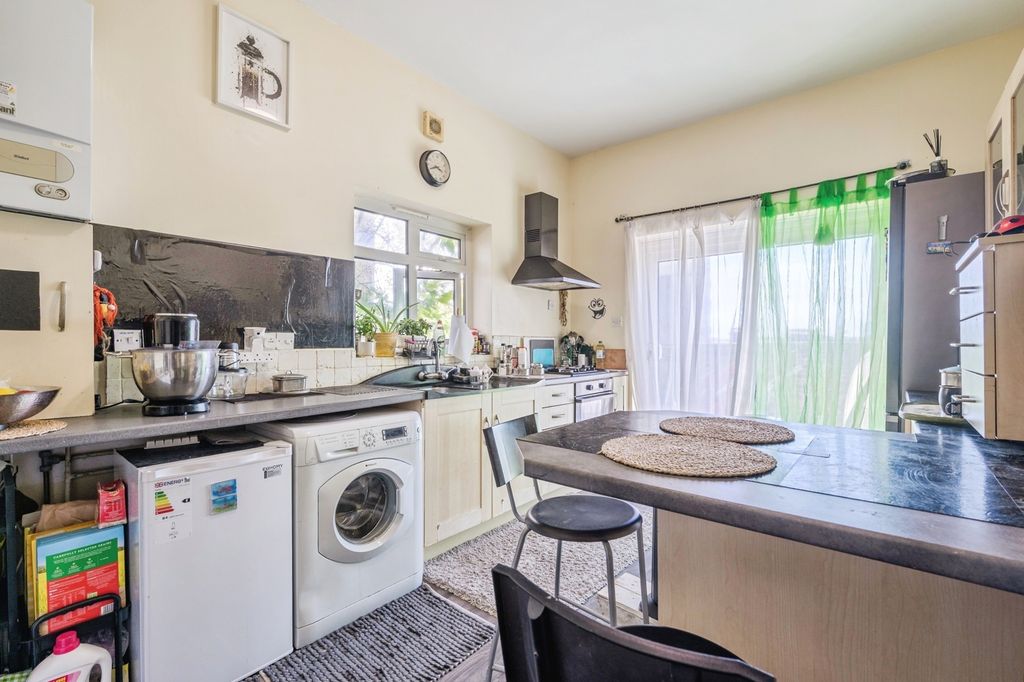 Property photo 3 of 14 Photo