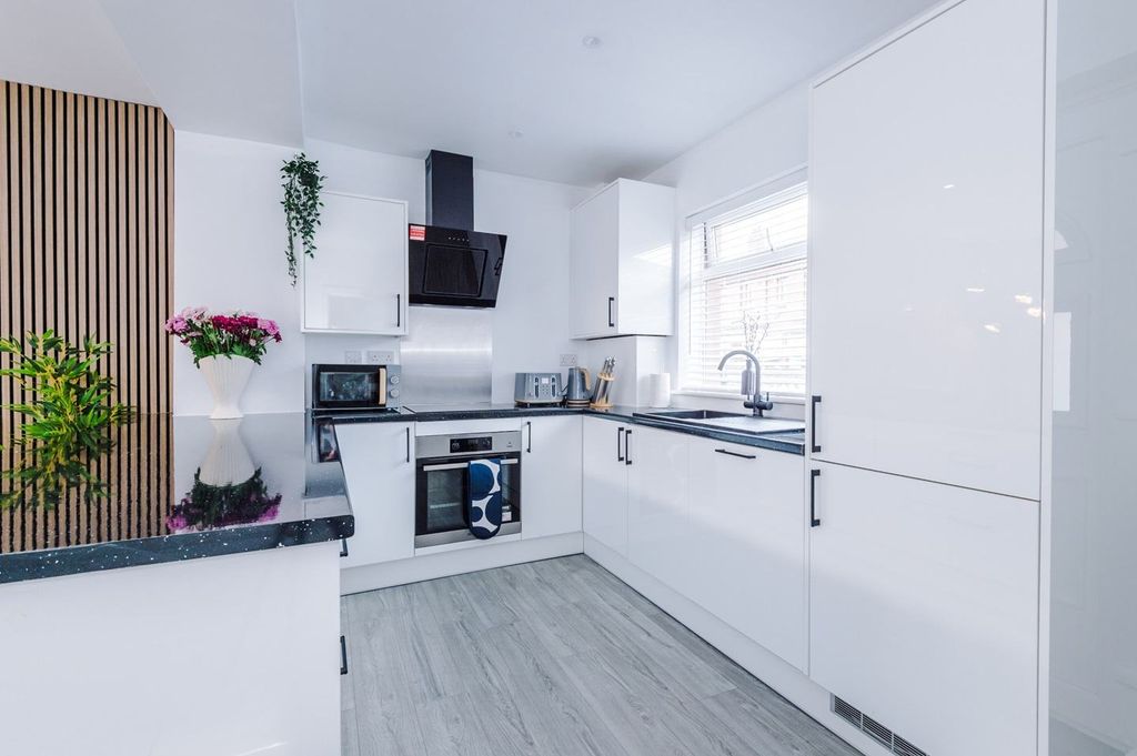 Property photo 2 of 7 Gallery