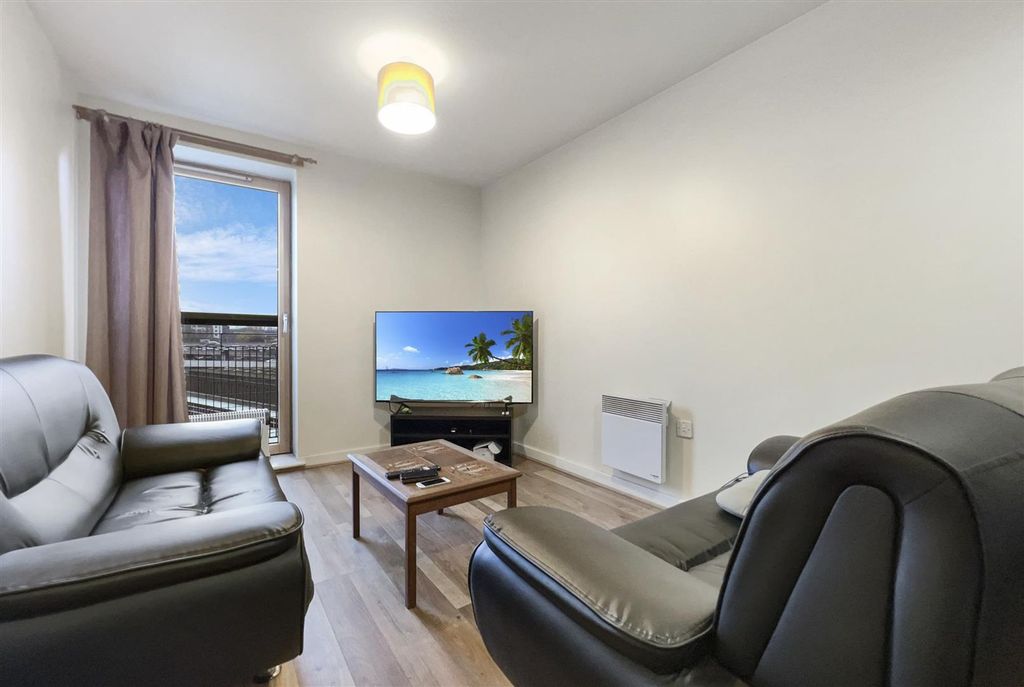 Property photo 2 of 10 A02F1602-E828-4272-Bf42-4A3C9E962B56.Jpg