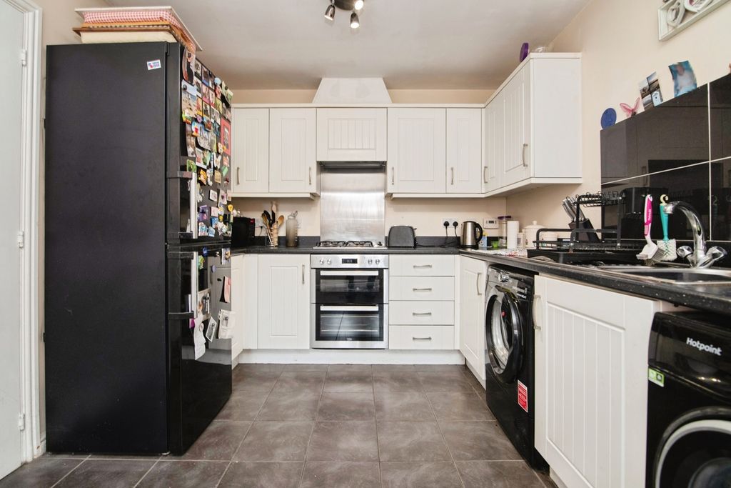 Property photo 2 of 17 Photo