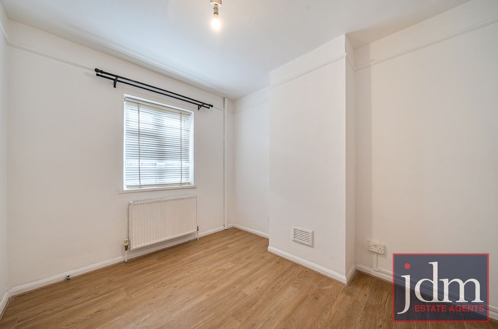 Property photo 2 of 10 Aacd1675-3Df8-4Ed...