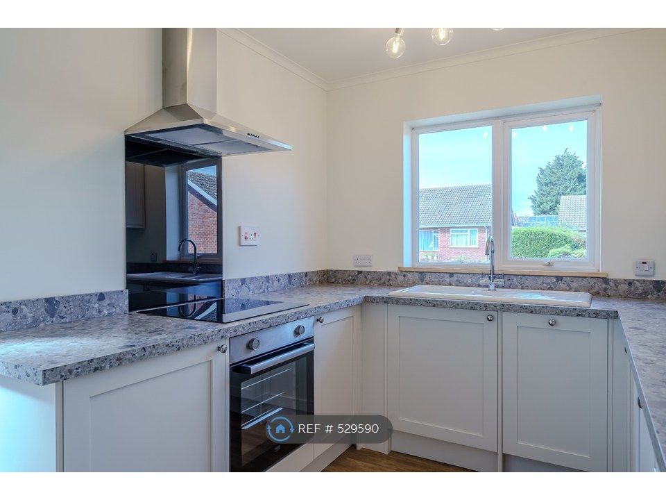 Property photo 2 of 19 Kitchen
