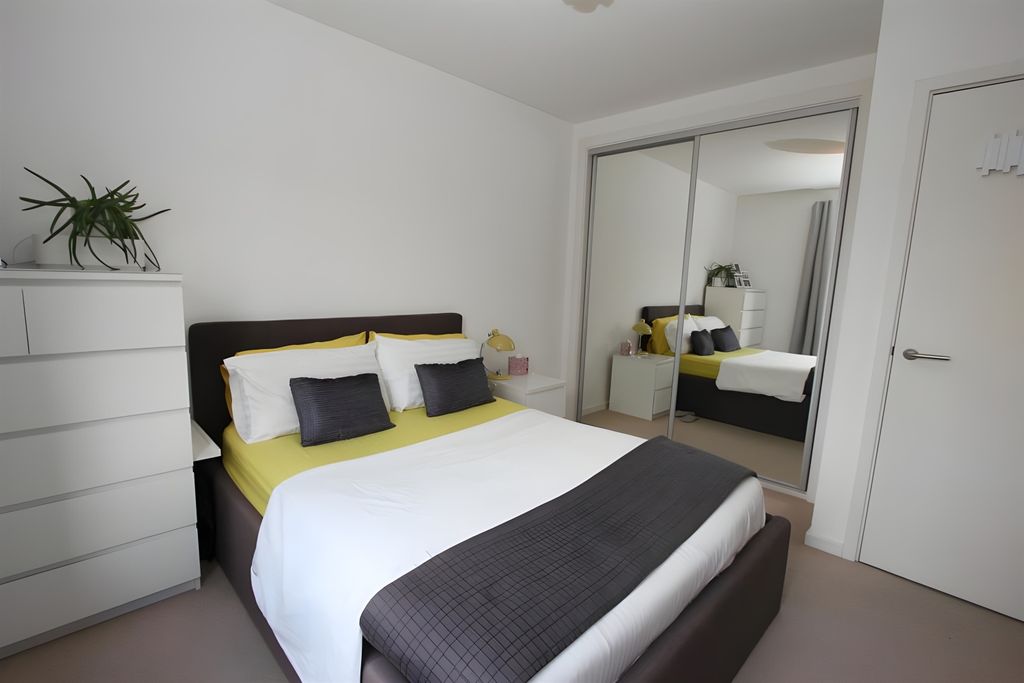 Property photo 3 of 18 309Compasshousebedroom